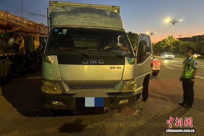 易七 27asia娛樂城：江西嚴打非法成品油運輸 推進黑加油點“大掃除”專項整治